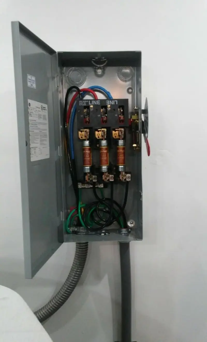 Three-phase disconnect switch installed for Smoke Detector Installation in Colusa